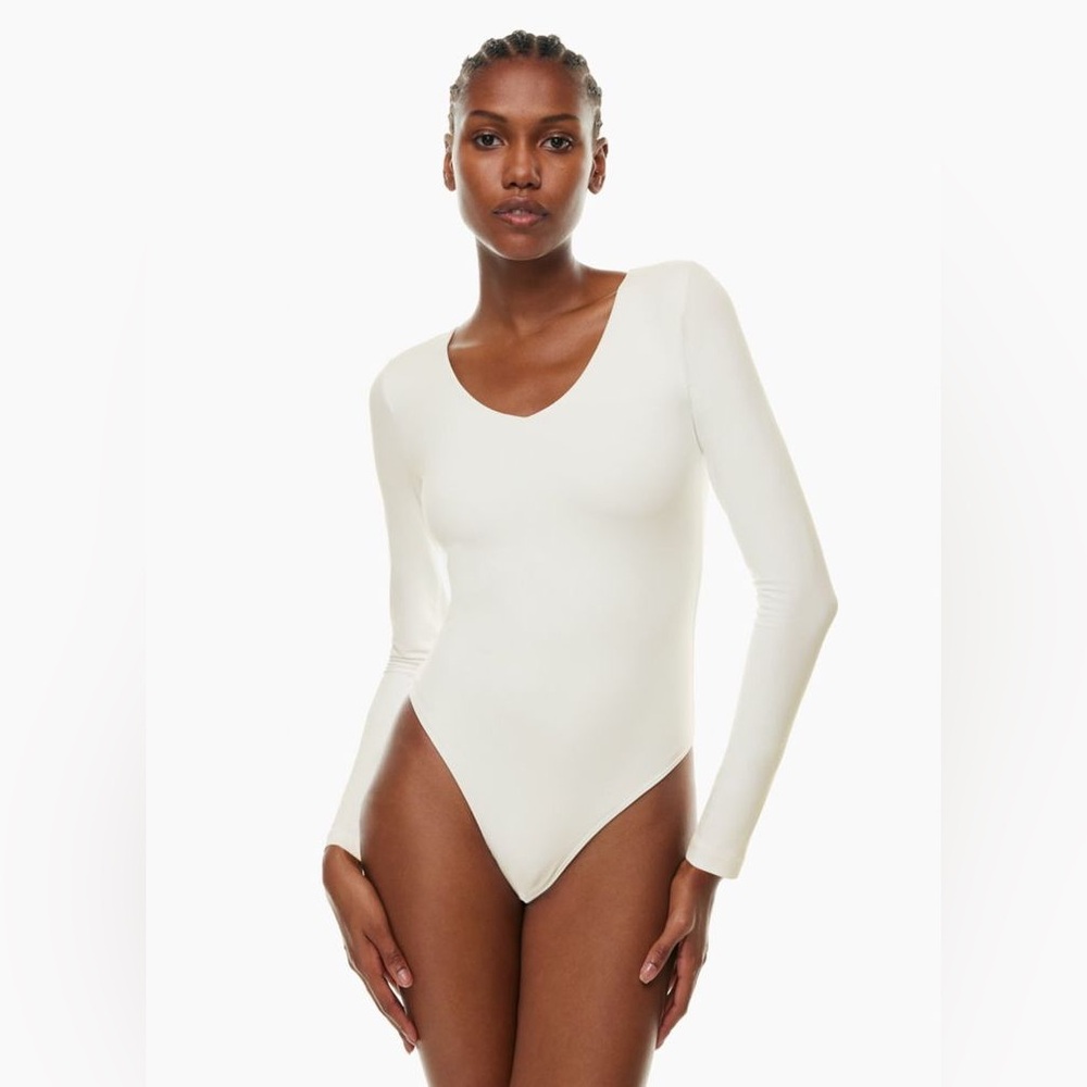 NWT Aritzia Babaton Contour Long Sleeve V Neck Body Suit